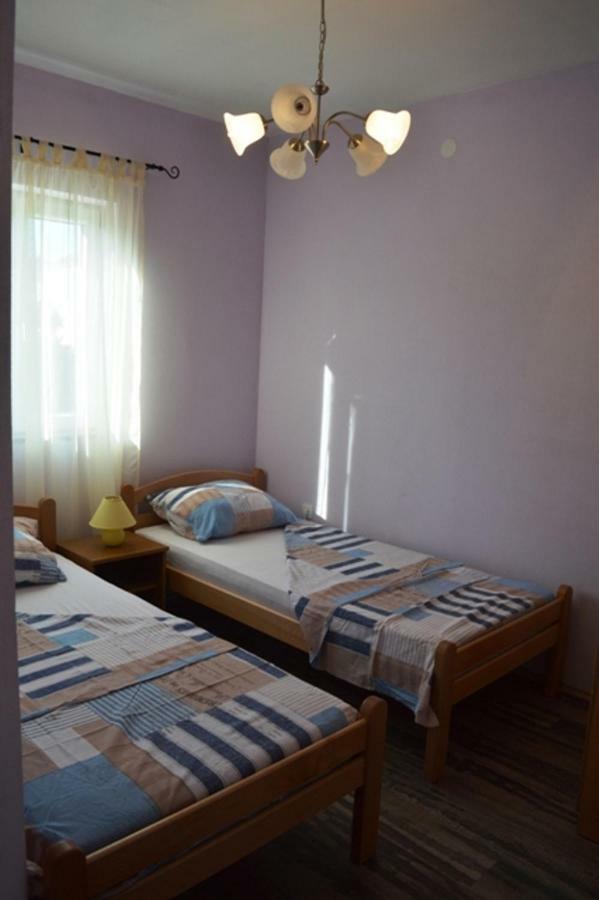 Apartmani Andela Vinisce Exterior photo